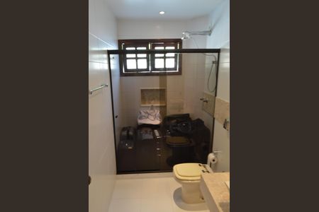 Casa de condomínio à venda com 390m², 5 quartos e 4 vagasBanheiro da Suíte 5