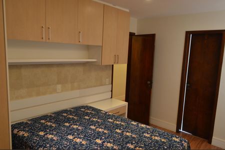 Casa de condomínio à venda com 390m², 5 quartos e 4 vagasSuíte 4