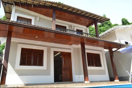 Casa de condomínio à venda com 390m², 5 quartos e 4 vagasFachada da Casa