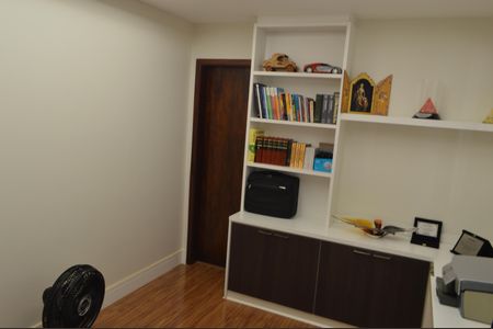 Casa de condomínio à venda com 390m², 5 quartos e 4 vagasSuíte 3