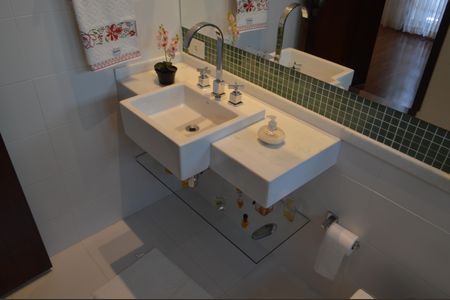 Casa de condomínio à venda com 390m², 5 quartos e 4 vagasBanheiro da Suíte 2