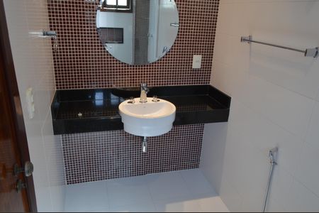 Casa de condomínio à venda com 390m², 5 quartos e 4 vagasBanheiro da Suíte 4