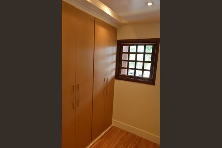 Casa de condomínio à venda com 390m², 5 quartos e 4 vagasCloset da Suíte 2