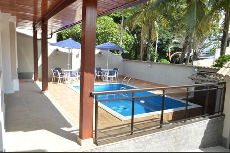 Casa de condomínio à venda com 390m², 5 quartos e 4 vagasPiscina