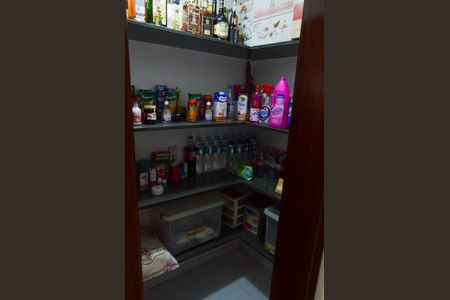 Casa de condomínio à venda com 390m², 5 quartos e 4 vagasDespensa