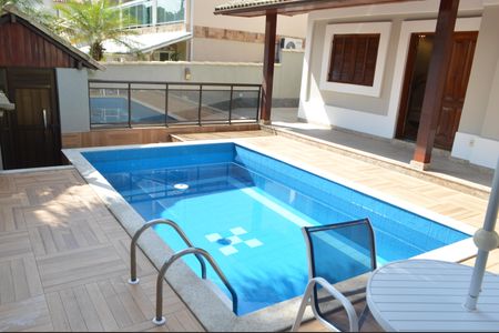 Casa de condomínio à venda com 390m², 5 quartos e 4 vagasPiscina