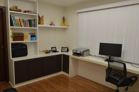 Casa de condomínio à venda com 390m², 5 quartos e 4 vagasSuíte 3