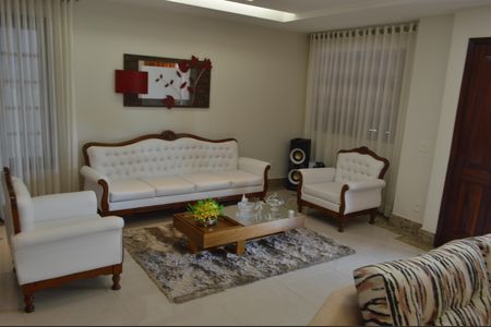 Casa de condomínio à venda com 390m², 5 quartos e 4 vagasSala