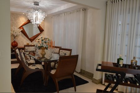 Casa de condomínio à venda com 390m², 5 quartos e 4 vagasSala de Jantar