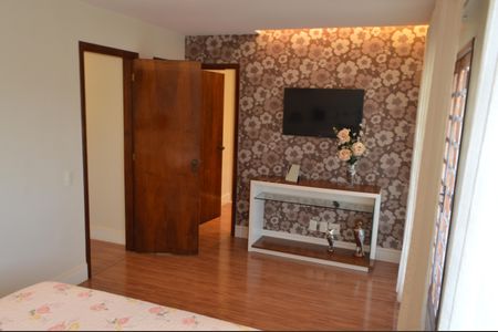 Casa de condomínio à venda com 390m², 5 quartos e 4 vagasSuíte 2