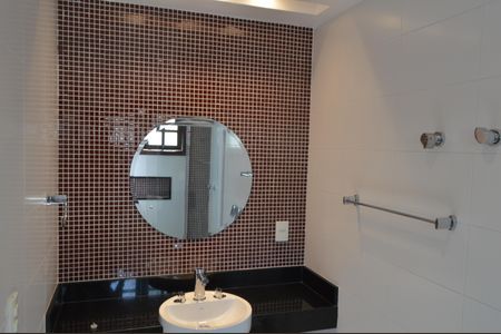 Casa de condomínio à venda com 390m², 5 quartos e 4 vagasBanheiro da Suíte 4