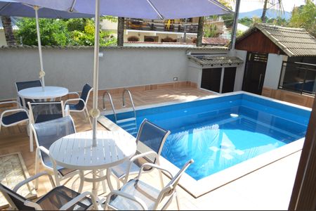 Casa de condomínio à venda com 390m², 5 quartos e 4 vagasPiscina