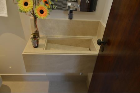 Casa de condomínio à venda com 390m², 5 quartos e 4 vagasLavabo