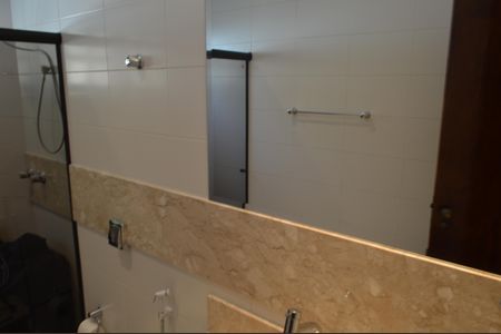 Casa de condomínio à venda com 390m², 5 quartos e 4 vagasBanheiro da Suíte 5