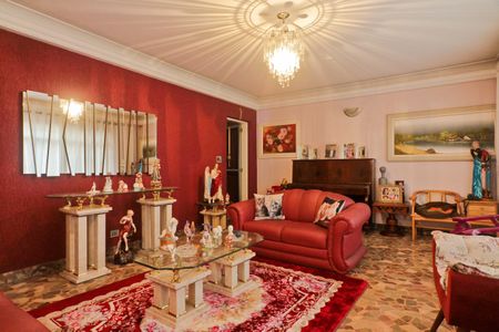 Casa à venda com 250m², 4 quartos e 5 vagasSala