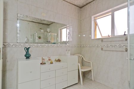 Casa à venda com 250m², 4 quartos e 5 vagasBanheiro