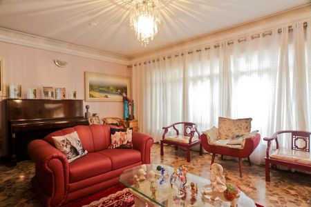 Casa à venda com 250m², 4 quartos e 5 vagasSala