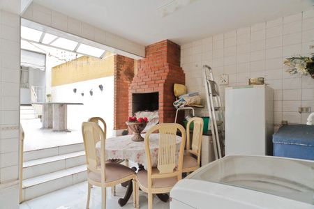 Casa à venda com 250m², 4 quartos e 5 vagasÁrea de Serviço