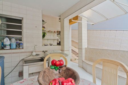 Casa à venda com 250m², 4 quartos e 5 vagasÁrea de Serviço