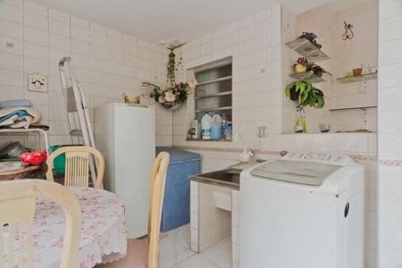 Casa à venda com 250m², 4 quartos e 5 vagasÁrea de Serviço