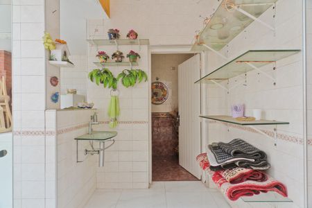 Casa à venda com 250m², 4 quartos e 5 vagasLavabo