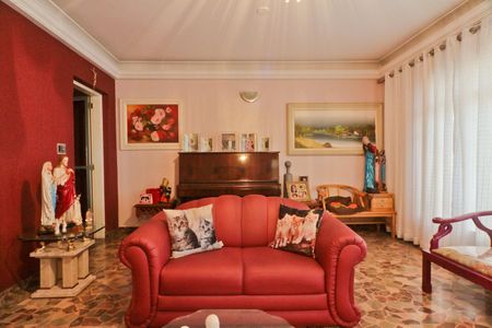 Casa à venda com 250m², 4 quartos e 5 vagasSala