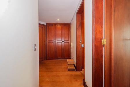 Apartamento para alugar com 300m², 4 quartos e 4 vagasCorredor