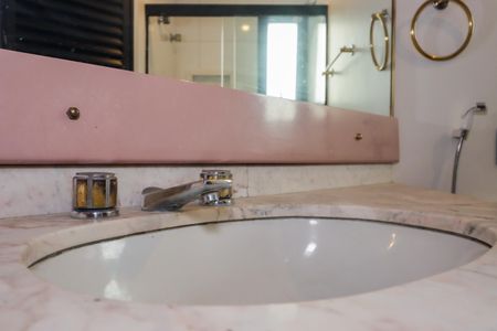 Apartamento para alugar com 300m², 4 quartos e 4 vagasBanheiro da Suíte 2