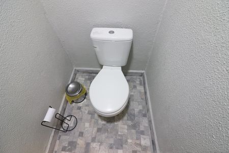 Casa à venda com 430m², 3 quartos e 7 vagasBanheiro de serviço 2