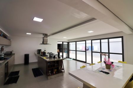 Casa à venda com 430m², 3 quartos e 7 vagasCozinha 