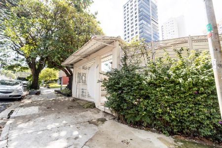 Casa para alugar com 300m², 3 quartos e 4 vagas Casa para alugar com 300m², 3 quartos e 4 vagasFachada