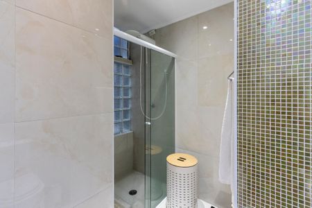 Casa para alugar com 300m², 3 quartos e 4 vagas Casa para alugar com 300m², 3 quartos e 4 vagasBanheiro da Suíte 1