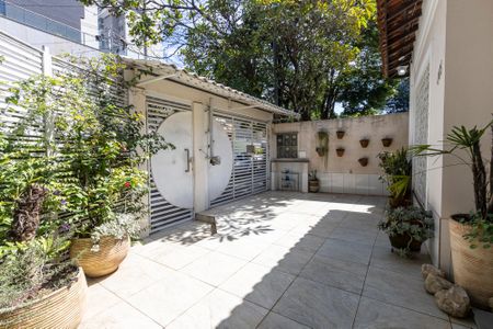 Casa para alugar com 300m², 3 quartos e 4 vagas Casa para alugar com 300m², 3 quartos e 4 vagasQuintal