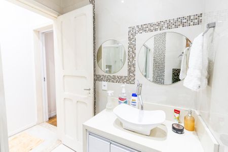 Casa para alugar com 300m², 3 quartos e 4 vagas Casa para alugar com 300m², 3 quartos e 4 vagasBanheiro da Suíte 2