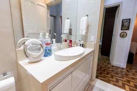 Casa para alugar com 300m², 3 quartos e 4 vagas Casa para alugar com 300m², 3 quartos e 4 vagasBanheiro da Suíte 1