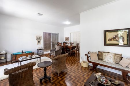 Casa para alugar com 300m², 3 quartos e 4 vagas Casa para alugar com 300m², 3 quartos e 4 vagasSala