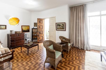 Casa para alugar com 300m², 3 quartos e 4 vagas Casa para alugar com 300m², 3 quartos e 4 vagasSala