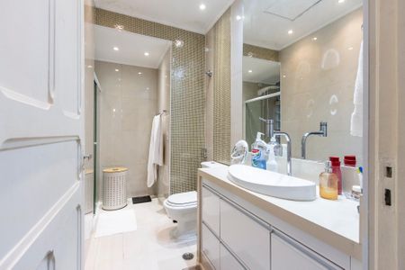 Casa para alugar com 300m², 3 quartos e 4 vagas Casa para alugar com 300m², 3 quartos e 4 vagasBanheiro da Suíte 1