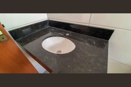 Casa à venda com 120m², 3 quartos e 4 vagasBanheiro da Suíte 2