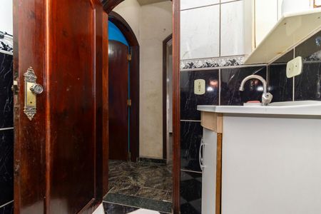 Casa à venda com 315m², 3 quartos e 4 vagasBanheiro Social