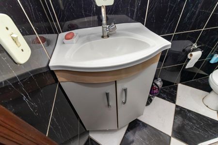 Casa à venda com 315m², 3 quartos e 4 vagasBanheiro Social