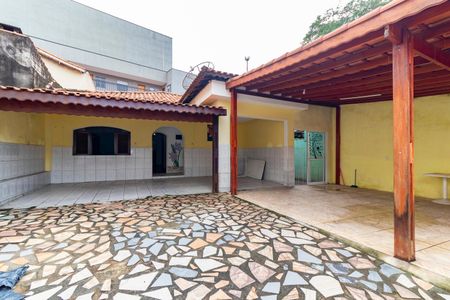 Casa à venda com 315m², 3 quartos e 4 vagasQuintal