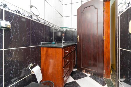 Casa à venda com 315m², 3 quartos e 4 vagasBanheiro da Suíte