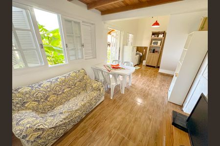 Casa para alugar com 50m², 1 quarto e 2 vagasSala de TV