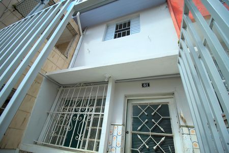 Casa para alugar com 50m², 1 quarto e 1 vaga Casa para alugar com 50m², 1 quarto e 1 vagaFachada