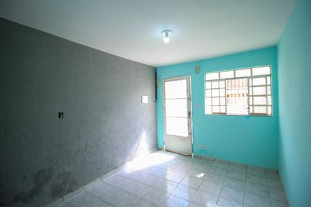 Casa para alugar com 50m², 1 quarto e 1 vaga Casa para alugar com 50m², 1 quarto e 1 vagaSala