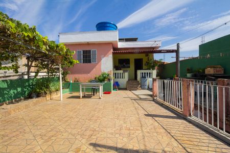 Casa à venda com 120m², 3 quartos e 1 vaga Casa à venda com 120m², 3 quartos e 1 vagaFachada