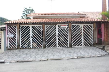 Casa à venda com 520m², 5 quartos e 3 vagasFachada