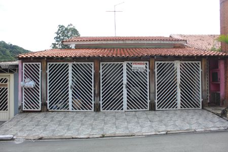 Casa à venda com 520m², 5 quartos e 3 vagasFachada