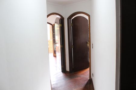 Casa à venda com 520m², 5 quartos e 3 vagasCorredor